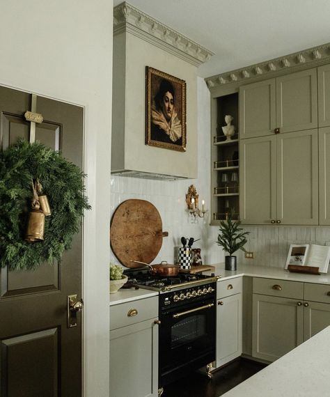 Credit: @arcerlinteriors on Instagram Panel Ready Dishwasher, Amsterdam Apartment, Bistro Kitchen, New Stove, Traditional Style Decor, Hanging Bell, Christmas Kitchen Decor, Modern Organic, Starter Home