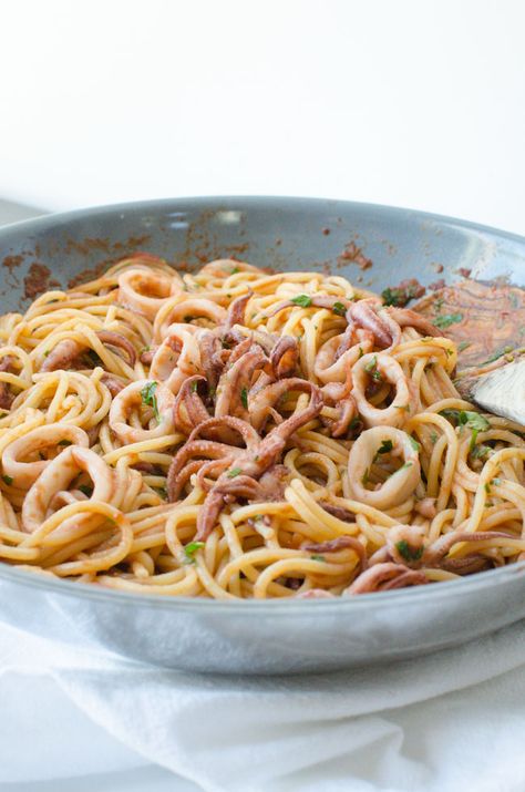 Spaghetti with Calamari-2. Gonna make this today! :) Love Love LOVE calamari! 2.8.15 kait Pasta White Sauce Recipe, Pasta White Sauce, Pescetarian Meals, Calamari Pasta, Old Recipe Book, White Pasta Sauce Recipe, White Sauce Recipe, South Europe, Calamari Recipes