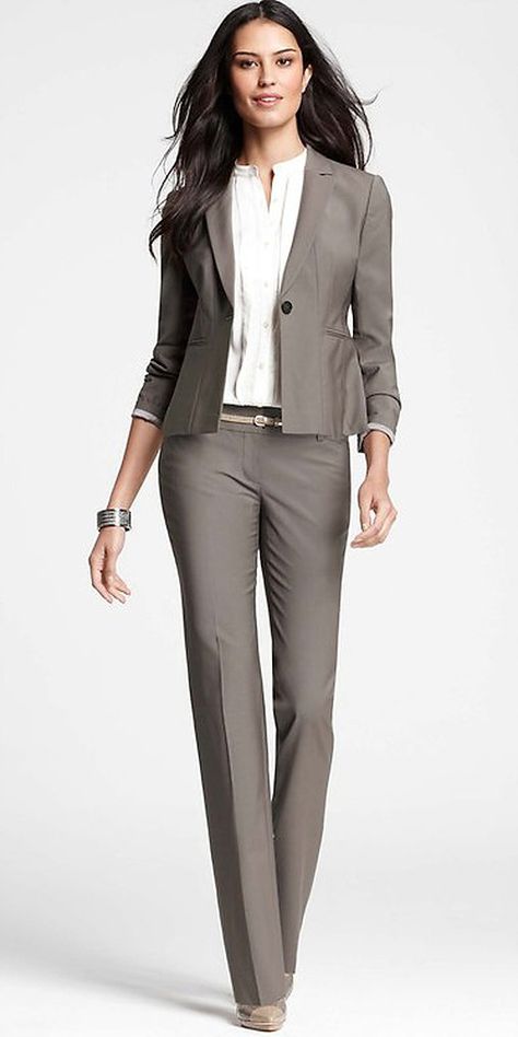 Modern Business Attire Women, Outfit Designer, Business Attire Women, Corporate Attire, Short Women Fashion, Womens Business Casual, Mode Casual, Professional Attire, Business Outfit