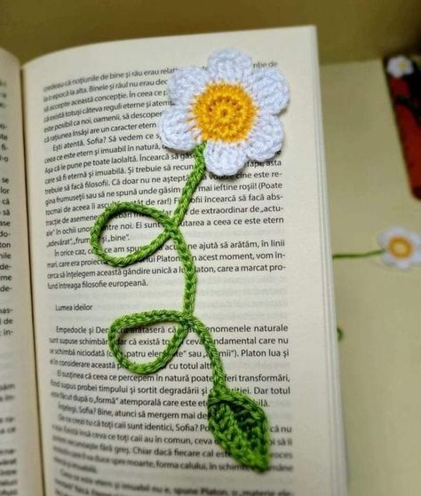 Crochet Flower Bookmark, Crochet Bookmark Pattern, Crochet Bookmarks, Mini Drawings, Crochet Instructions, Crochet Home, Cute Crochet, Soft Furnishings, Easy Crochet