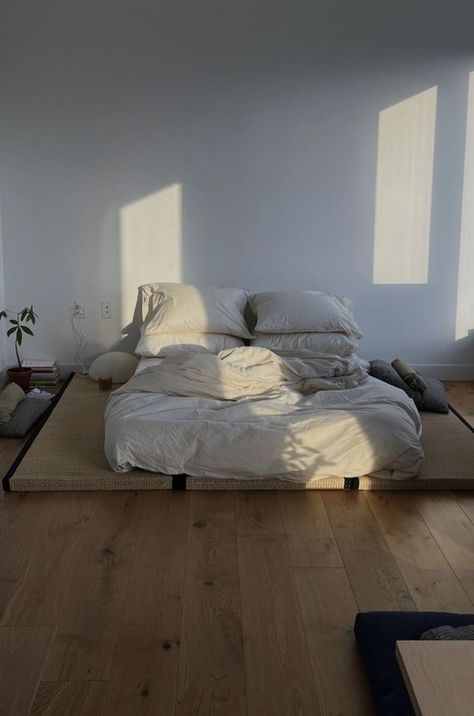 Mattress On The Floor Aesthetic, Mattress On Floor Aesthetic, Bed On Floor Ideas Aesthetic, Bed On Floor Ideas, Mattress On Floor Ideas, Bed On Floor, Aesthetic Hacks, Beds On Floor Ideas, Aesthetic Advice