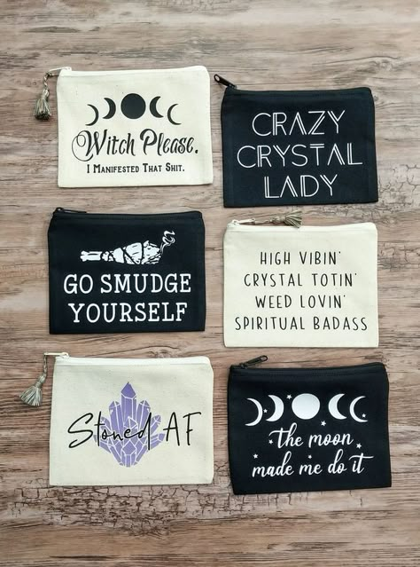 Canvas Bag Design, Bag Quotes, Funny Tote Bags, Projets Cricut, Canvas Makeup Bag, Witchy Crafts, Cute Shirt Designs, Diy Tote Bag, Cricut Craft Room