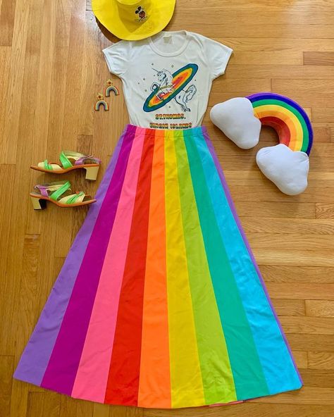 Christmas Shoes Diy, 70s Jumpsuit, Colorful Wardrobe, Rainbow Skirt, Space Outfit, Funky Dresses, Crazy Outfits, Weird Fashion, Young Fashion