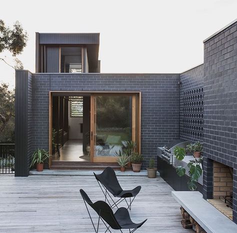 By Robert Ashby via The Design Files Concrete Studio, Concrete Outdoor Kitchen, Painted Brick House, Timber Battens, Built In Bbq, Brick Exterior House, Beautiful Outdoor Spaces, Australian Architecture, Painted Brick