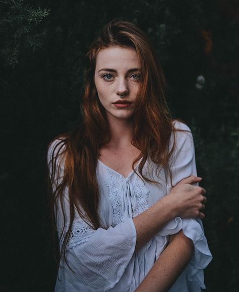 Chelseayeah Fall Portraits, Moody Photography, Personal Branding Photoshoot, Portrait Photography Women, Grow Your Instagram, Portrait Photoshoot, Outdoor Portraits, Outdoor Photoshoot, Forest Photography