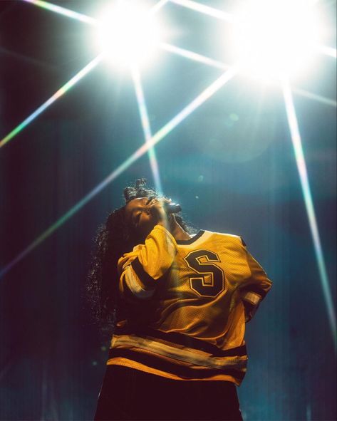 Sza Singer Background, Sza Singer Album Cover, Sza Yellow, Sza Aesthetic Yellow, 20 Something Aesthetic Sza, Sza Outfits, Sza Tour, Sza Aesthetic Singing, Sza Normal Girl Song