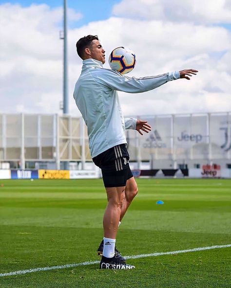 Cristiano Ronaldo Quotes, Ronaldo Photos, Ronaldo Quotes, Cristiano Ronaldo Juventus, Cr7 Wallpapers, Cristino Ronaldo, Bicycle Kick, Ronaldo Juventus, Ronaldo Football