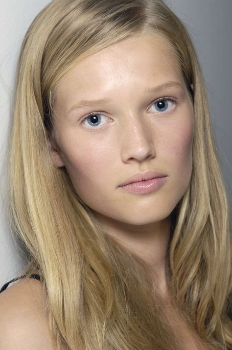 Toni Garrn Cold Girl, Runway Beauty, High Fashion Models, Toni Garrn, Model Test, Beauty Hair Makeup, Awesome Pictures, Model Inspo, Model Face