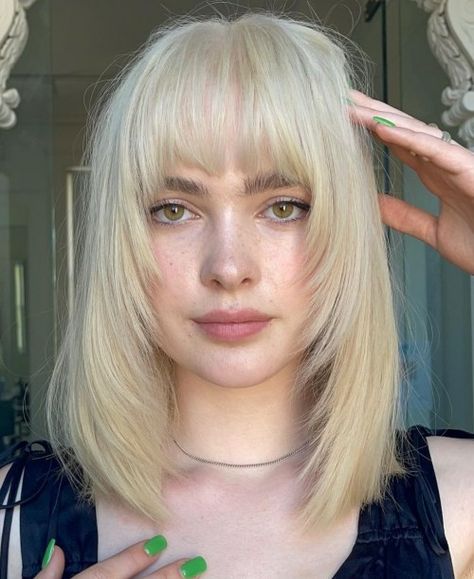 Chin Length Grey Hair With Bangs, Framed Bangs, Cute Bangs Haircut, Bangs Haircut Ideas, Haircut Ideas Trendy, One Length Hair, Face Framing Hair, Bangs Haircut, Framing Bangs