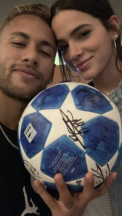 Neymar And Bruna, Neymar Girlfriend, Bruna Marquezine And Neymar, Cute Couples Football, Footballers Wives, Football Wags, Neymar Football, Kylian Mbappé, Paris Saint-germain