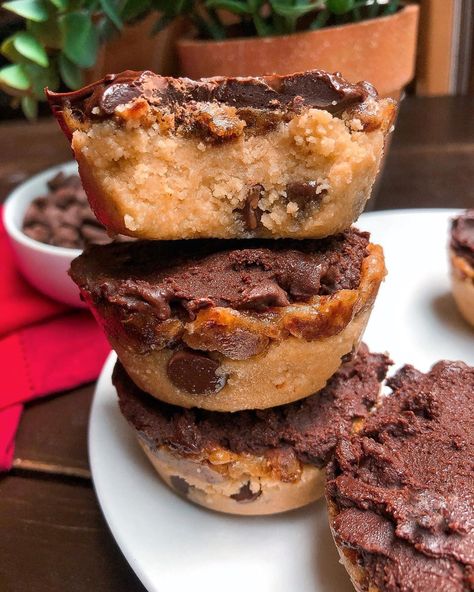 Peyton Pratte on Instagram: “Need a no-bake dessert this weekend?! These GF, Paleo Cookie Dough Cups are the perfect weekend dessert and you don’t even have to turn the…” Recipes Cookie Dough, Peyton Pratte, Paleo Cookie Dough, Paleo Cookie, Cookie Dough Cups, Cookie Skillet, Cookie Dough Ingredients, No Bake Cookie Dough, Vegan Cookie Dough