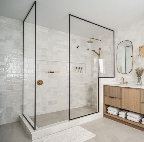 Drømme Bad, Well House, Marble Tile Bathroom, Interior Boho, Master Ensuite, Interior Minimalista, Bathroom Tile Designs, Bathroom Shower Tile, 아파트 인테리어