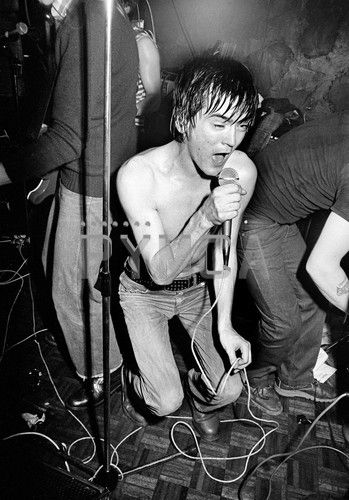 Feargal Sharkey performing with the Undertones in Warrington, 1980 Billy B, 70s Punk, British Punk, The Undertones, Elvis Costello, Billy Idol, 80s Music, The New Wave, Punk Bands