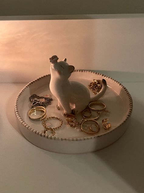 Cat Jewelry Holder, Clay Jewellery Holder, Jewellery Holder, Diy Air Dry Clay, Sculpture Art Clay, Tanah Liat, Clay Diy Projects, Clay Crafts Air Dry, Accessories Style