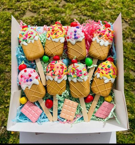 Cake paletas en forma de sorbete Cake Pop Business Logo, Ice Cream Cakesicles, Summer Themed Treats, Cake Sickles Ideas, Cakecicles Ideas, Cakesickles Ideas, Popsicle Cake Pops, Cake Sickles, Cake Sicles