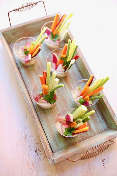 Veggie Cups with Hummus are a fun, easy to hold veggie cup for parties when you want a portable appetizer in individual cups #veggiecups #hummus #appetizersincups Hummus Appetizer Cups, Appetizer Cup Ideas, Charcuterie Cups Vegetarian, Vege Cups For Party, Hummus Cups With Veggies, Veggies And Dip In A Cup, Hummus Cup, Easy Make Ahead Appetizers, Veggie Cups