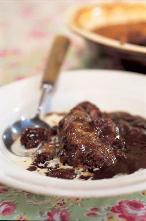 Easy Sticky Toffee Pudding Recipe, Sticky Toffee Pudding Easy, Nigella Sticky Toffee Pudding, Easy Sticky Toffee Pudding, English Dessert Recipes, Nigella Recipes, Iftar Ideas, Sticky Toffee Pudding Cake, Easy Pudding