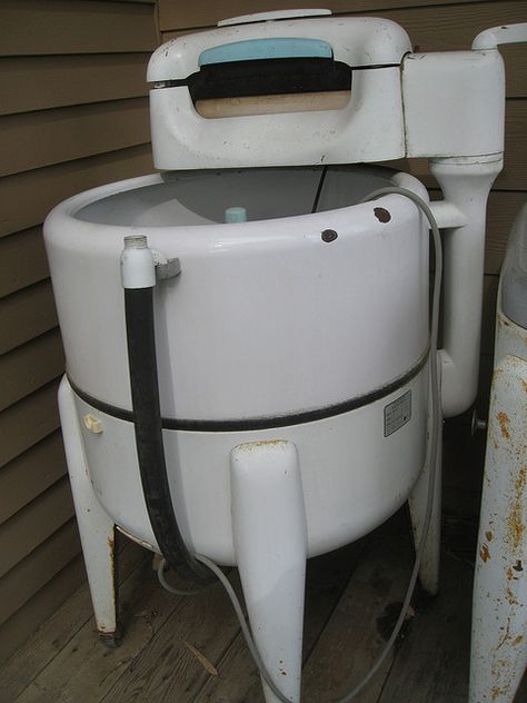 My mom used this type of washer when I was a kid. I remember wringing out clothes through that wringer on top! Wringer Washer, Vintage Memory, Vintage Tools, Great Memories, Sweet Memories, The Good Old Days, Handmade Home, Best Memories, Potpourri