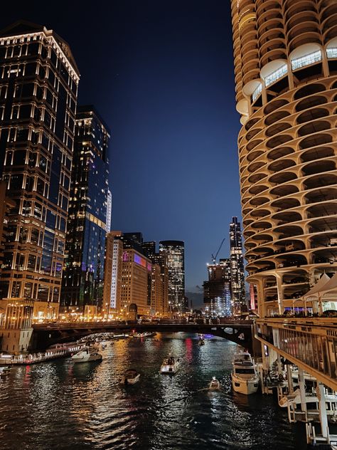 Chicago River North, China Town Chicago, Chicago Downtown Night, Uic Chicago, Chicago View, River North Chicago, River At Night, Chicago Lifestyle, Chicago Downtown