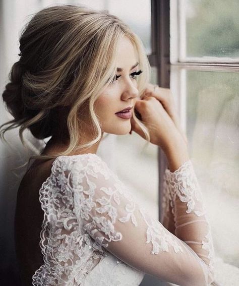 Wedding Makeup Vintage, Sanggul Modern, Unique Wedding Hairstyles, Wedding Hairstyles Bride, Wedding Hairstyles With Veil, Wedding Hair Inspiration, Elegant Bride, Makeup Styles, Bridal Inspo