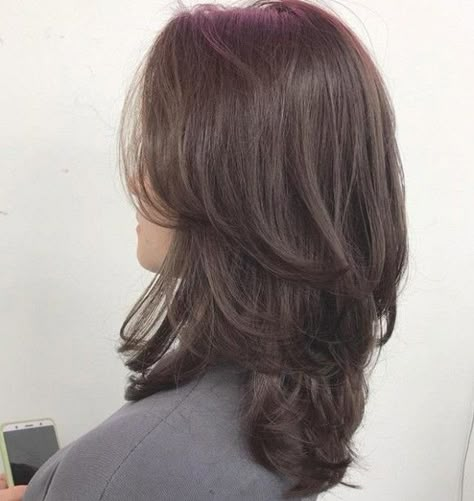 Back Layers Medium Hair, Blonde Hair Korean, Haircut Ideas Trendy, Layered Haircut Ideas, Hair Color Underneath, Cabello Hair, Layered Haircuts For Medium Hair, Asian Short Hair, Shoulder Hair