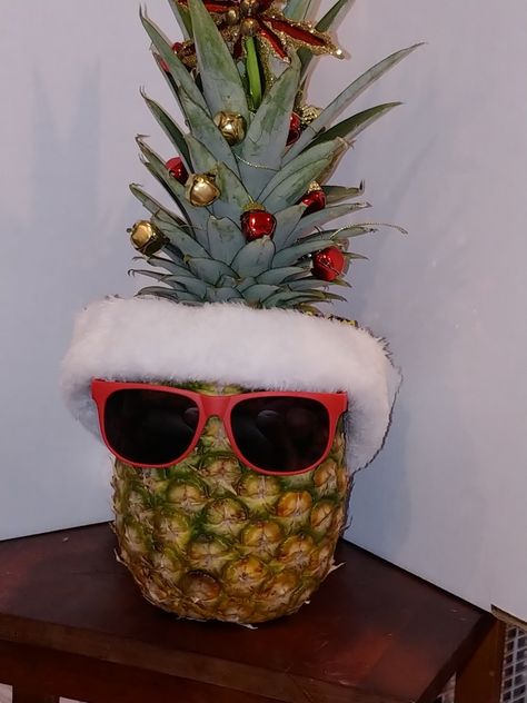 Tiki Christmas Decorations, Bleacher Decorations, Hawian Christmas, Christmas Luau Party Ideas, Luau Christmas Party, Margaritaville Christmas, Mele Kalikimaka Party, Hawaiian Christmas Party, Luau Christmas