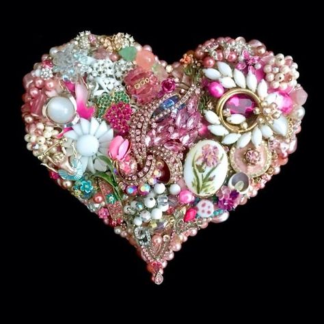 common ground : Vintage Valentine Jewelry and Art Jewelry Wall Art, Art From Old Jewelry, Vintage Jewellery Crafts, Jewerly Art, Costume Jewelry Crafts, Old Jewelry Crafts, Pinterest Jewelry, Jewelry Pictures, Valentine Art