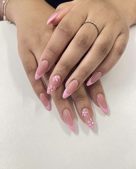 December 2024 Nails, Medium Stiletto Acrylic Nails, Gel Nails With Tips, Pink Tip Nails, Gel Toe Nails, Gel Nails Diy, Simple Gel Nails, Girly Acrylic Nails, French Tip Acrylic Nails