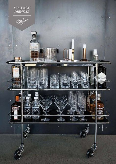 Silver Bar Cart, Bar Mini, Gold Bar Cart, Bar In Casa, Bar Cart Styling, Mini Bars, Bar Cart Decor, 1 August, Mobile Bar