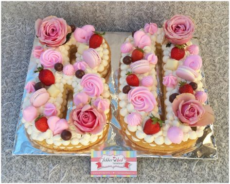 Number 80 cream tart with pink roses and toppings 80th Birthday Number Cake, Number 80 Birthday Cake, 80 Number Cake, Fantasy Pub, Piping Ideas, Candy Crush Cakes, Bday Flowers, Pub Party, Sweet Birthday Cake