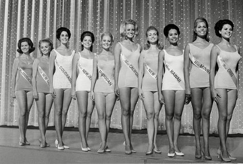 Perfect your pageant wave for this Miss America update. The post Where Are They Now? Miss America Winners from the Past 15 Years appeared first on Reader's Digest. Miss America Crown, Miss America Winners, Miss Oklahoma, Miss Florida, Miss Teen Usa, Competitive Swimming Suits, Miss Usa, Miss America, Branding Photoshoot