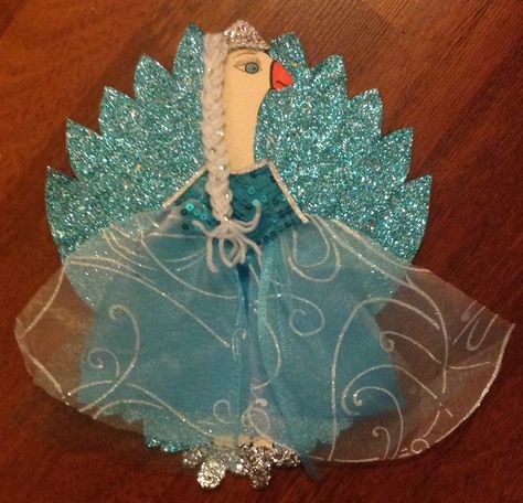 Turkey in disguise ( as Elsa) by my daughter and me. Disguise A Turkey Ideas Kids, Turkey In Disguise, Disguise A Turkey, Paper Turkey, Turkey Disguise Project, Turkey Project, Turkey Disguise, Kindergarten Projects, Tom Turkey