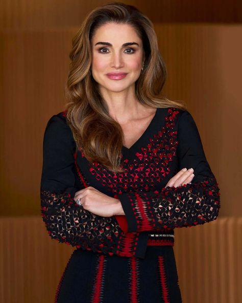 Jordanian Clothing, 52nd Birthday, Queen Rania Of Jordan, Rania Of Jordan, Jordan Royal Family, Jacquard Blouse, Princess Victoria Of Sweden, Style Royal, Estilo Real