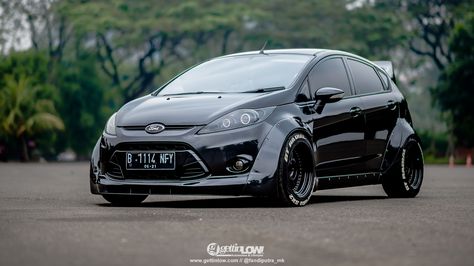 Stealth Fiesta // Ford Fiesta 2010 jason pradipta Ford Fiesta Wallpaper, Ford Fiesta Modified, Truk Ford, Ford F250 Diesel, Ford St, Ford Focus Hatchback, Ford Mustang 1967, Ford Rs, Ford Fiesta St