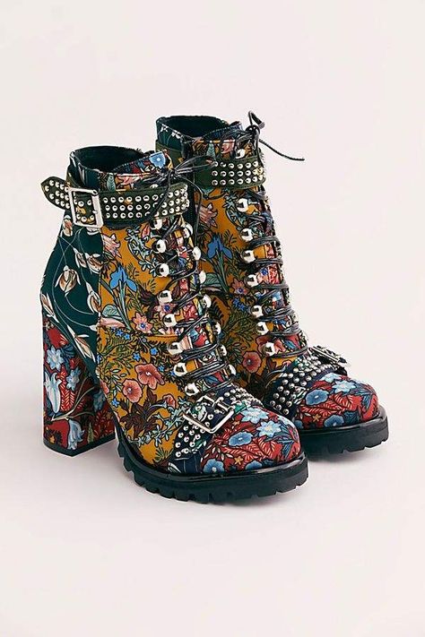 Galaxy Converse, Ankle Flats, Flat Booties, Boating Outfit, 자수 디자인, Crazy Shoes, Pretty Shoes, Mode Vintage, Platform Boots