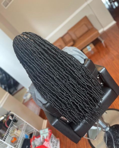 Princess Diamond 🇱🇷🇸🇱 on Instagram: “✨ Knotless Soft locs ✨24 inches LINK IN BIO TO BOOK ______________________ June books open May 25th! ______________________ #softlocs…” Faux Locs Medium, Medium Soft Locs, 24 Inch Soft Locs, Knotless Soft Locs, Locs Brown, Soft Locs, Books Open, Pretty Braided Hairstyles, Faux Locs