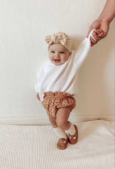 Baby Fashion Newborn, Hipster Baby Clothes, Boho Baby Clothes, Hipster Baby, Baby Clothes Organization, Neutral Baby Clothes, Baby Closet, Stylish Baby, Gender Neutral Baby Clothes