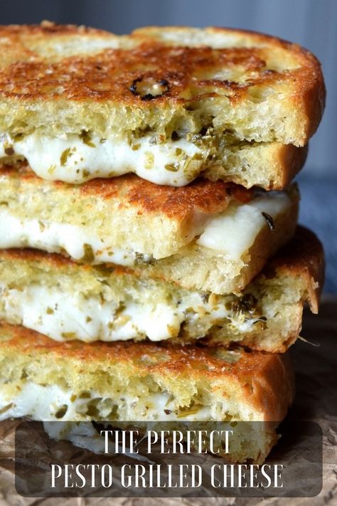 Pesto Sandwich Recipe, Red Pepper Tomato Soup, Pesto Grilled Cheese, Fancy Grilled Cheese, Pesto Sandwich, Pesto Cheese, Healthy Sandwich Recipes, Grilled Cheese Sandwiches, Best Grilled Cheese