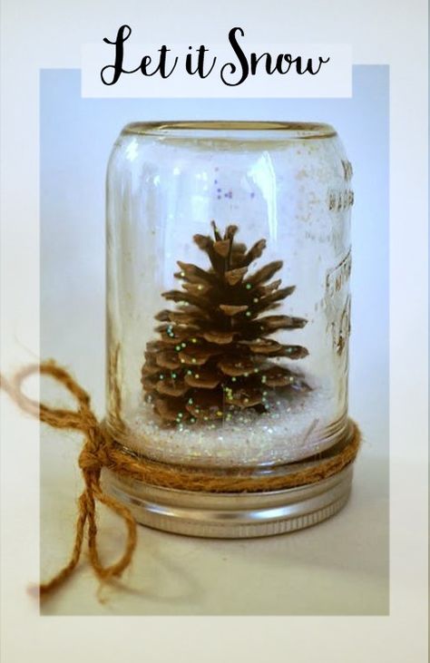 Winter pinecone snow globe craft idea, just glue a pinecone to the lid of your favorite  mason jar, add buffalo snow and done! Fall Snow Globes, Diy January Decor, Diy Snow Globe Ideas, Snowglobe Diy, Waterless Snow Globe Diy, Săpunuri Handmade, Wine Bottle Diy Crafts, Cones Crafts, Pine Cone Crafts