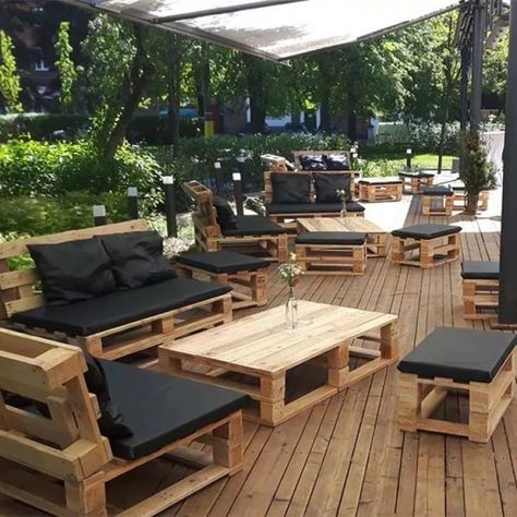 Outdoor Restaurant Patio, Pallet Furniture Designs, Garden Decoration Ideas, Outdoor Restaurant Design, Desain Pantry, Pallet Patio Furniture, Beautiful Home Gardens, Pallet Patio, Garden Decor Ideas