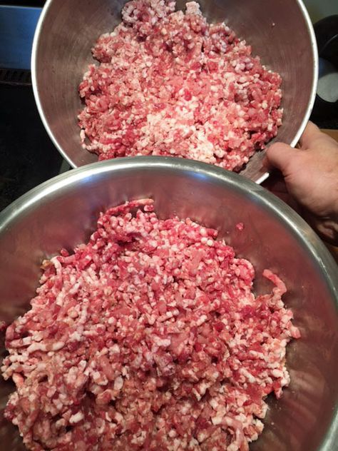 How to Make Bratwurst | The Hungry Dog Blog Sausage And Bacon Recipes, Homemade Bratwurst Recipes, Meat Grinder Recipes, Grinder Recipes, German Bratwurst, Brat Sausage, Sausage Spices, Hungry Dog, Sausage Making Recipes