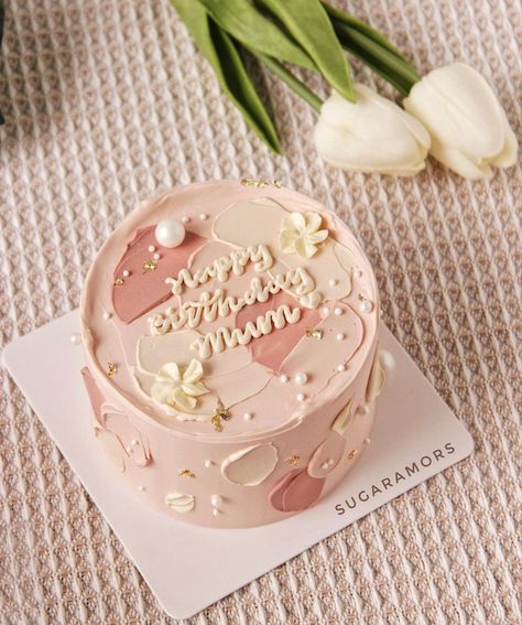 Happy Birthday Mom Cake, Flower Cake Design, 22nd Birthday Cakes, Small Birthday Cakes, Birthday Cake For Mom, Mini Bolo, Birthday Cake With Flowers, Bento Cakes, Elegant Birthday Cakes