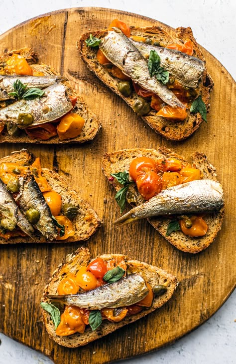 Fish Tapas, Sardine Recipes Canned, Sardine Toast, Canned Fish Recipes, Entertaining Snacks, Tomato Confit, Ocean Food, Sardine Recipes, Mouthwatering Food