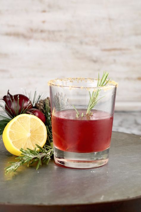 Cocktails With Gin, Christmas Pomegranate, Good Whiskey Drinks, Pomegranate Cocktail Recipes, Whiskey Drinks Recipes, Sidecar Cocktail, Pomegranate Cocktails, Easy Mixed Drinks, Irish Coffee Recipe