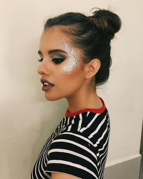 Make Com Glitter, Music Festival Makeup, Coachella Makeup, Alien Makeup, Festival Make Up, Festival Makeup Glitter, Carnival Makeup, Festival Glitter, Gala Fashion