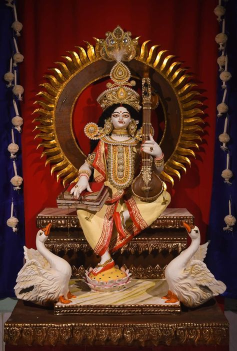 Sarswati Maa Murti Design, Lord Saraswati, Devi Alankaram, Mata Laxmi, Ma Saraswati, Devi Saraswati, Saraswati Picture, Bengal Art, Laxmi Puja