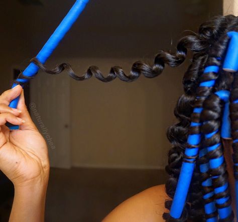 Heatless curls through flexi rods 😍 Hair Flexi Rods, Natural Hair Flexi Rods, Roller Set Natural Hair, Hair Care Ideas, Roller Sets, Flexi Rods, Curly Hair Photos, Naturally Curly Hair, Heatless Curls