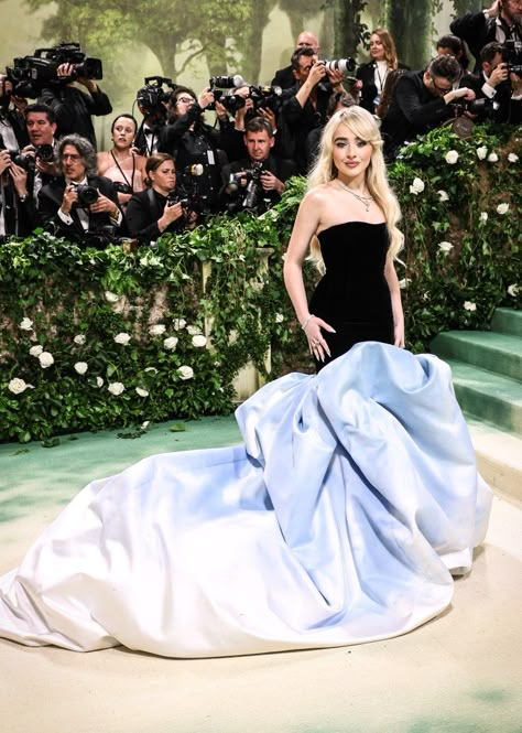 See the red carpet looks from the 2024 Met Gala Gala Outfits, Met Gala Outfits, Sabrina Carpenter Outfits, Givenchy Couture, Met Gala Dresses, Gala Fashion, Met Gala Red Carpet, Met Ball, Vogue Dress