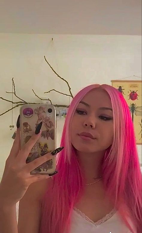 Hot Pink Hair With Light Pink Highlights, Two Tone Pink Hair, Alt Hairstyles, Baby Pink Hair, Blonde Hair With Pink Highlights, Pink Ombre Hair, Light Pink Hair, Color Wigs, Pink Blonde Hair