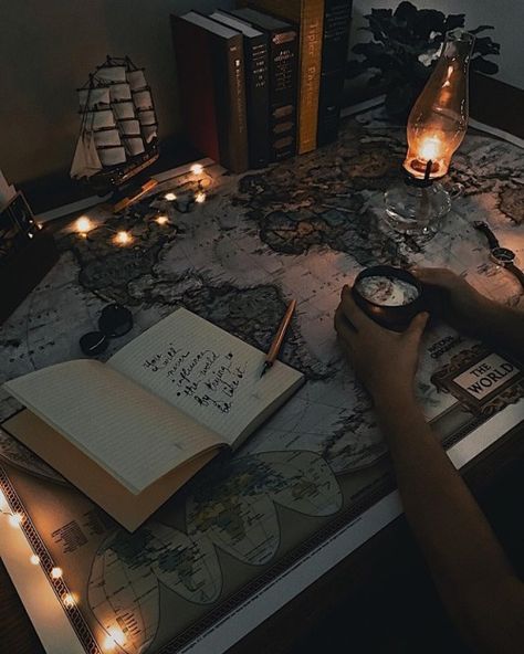 Wicca Aesthetic, Dark Acadamia, Dark Academia Aesthetic, Fantasy Aesthetic, Academia Aesthetic, Newt, Room Aesthetic, Book Photography, Aesthetic Room